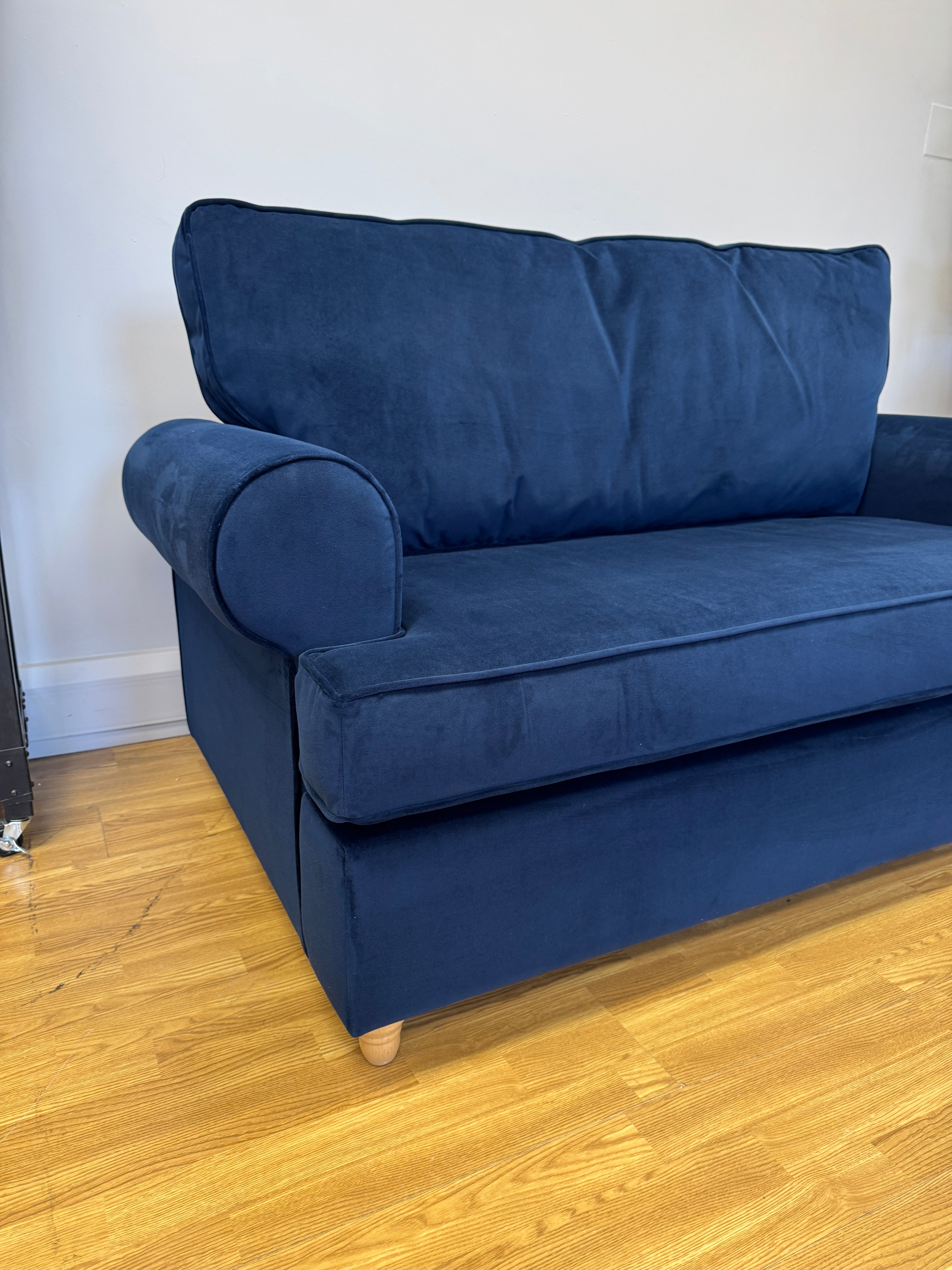 Willow & Hall Buttermere loveseat in Navy blue velvet