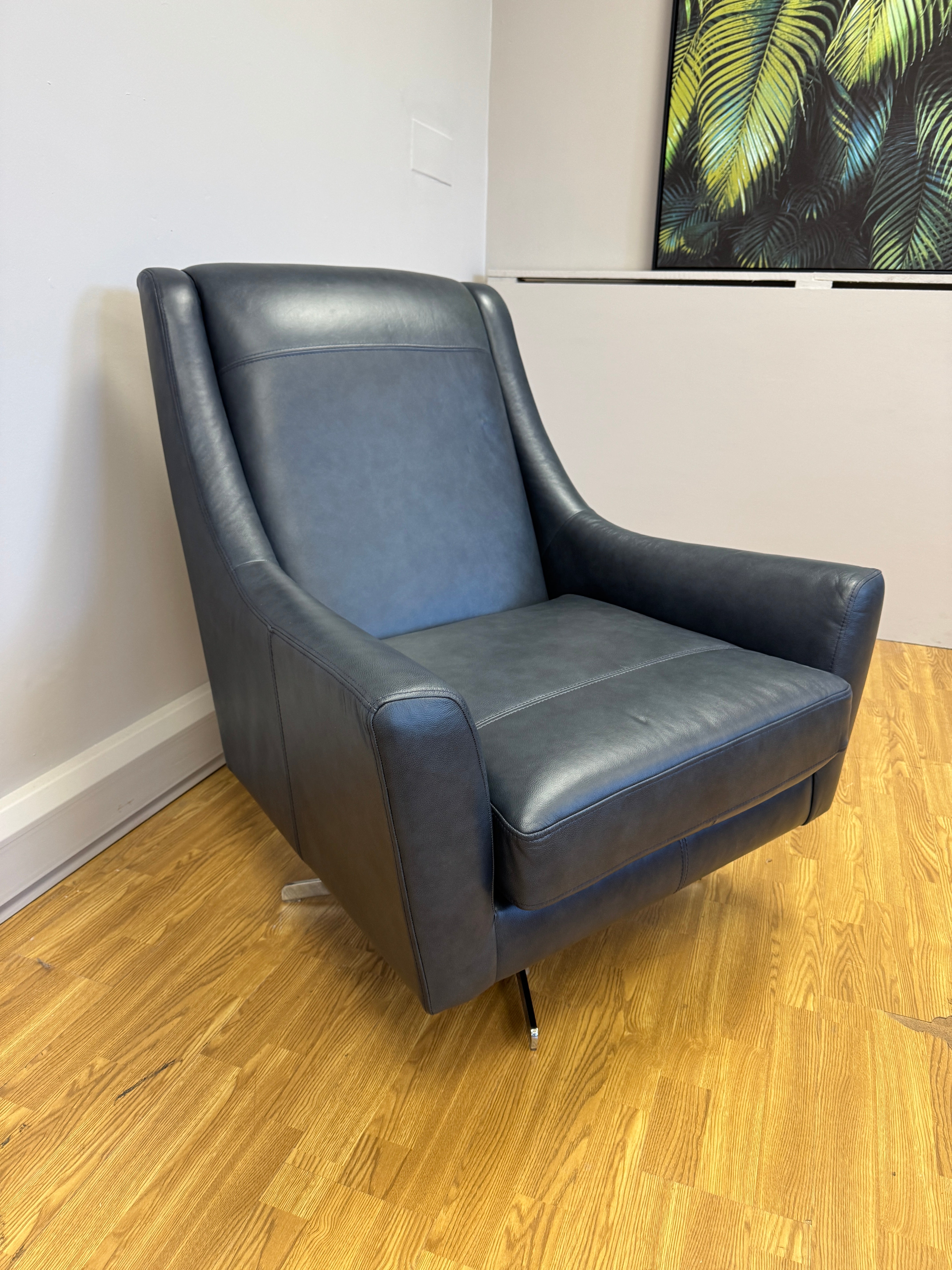 Salute large swivel chair in Turino blue leather