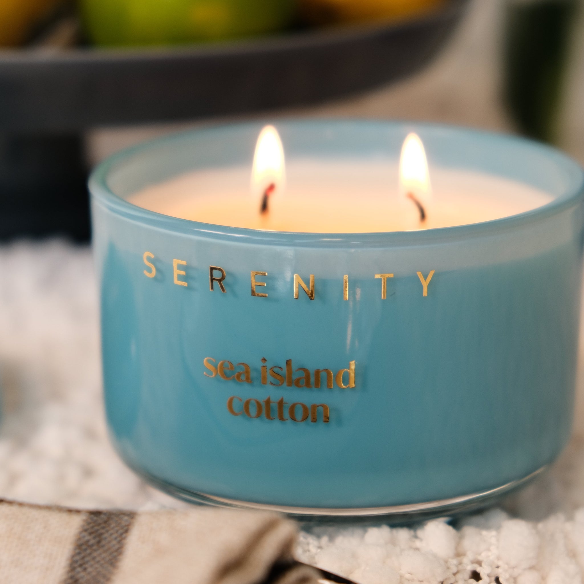 Vivid Sea Island Cotton 230g Candle