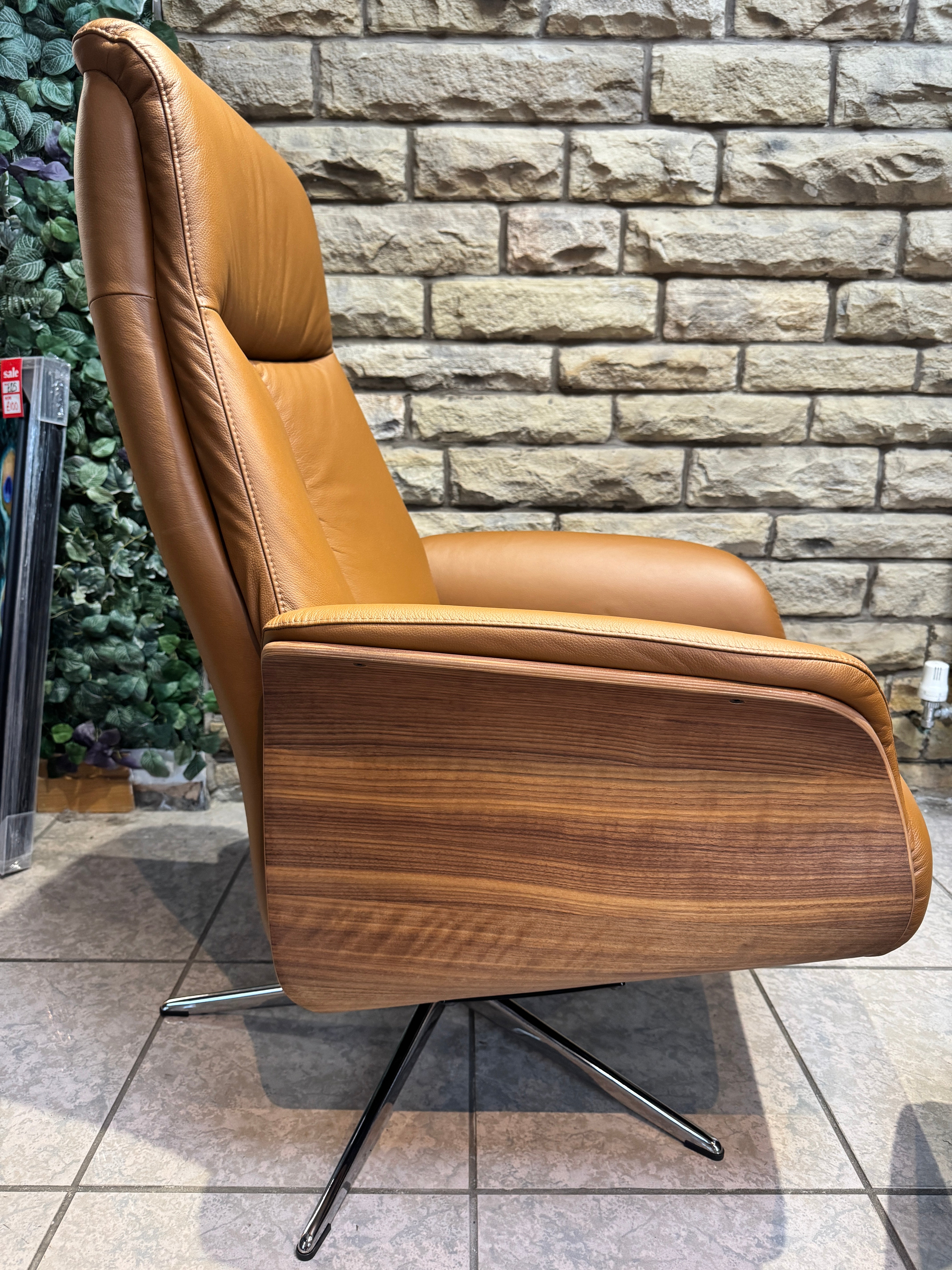 Skara manual reclining swivel chair & footstool in Texas Tan leather