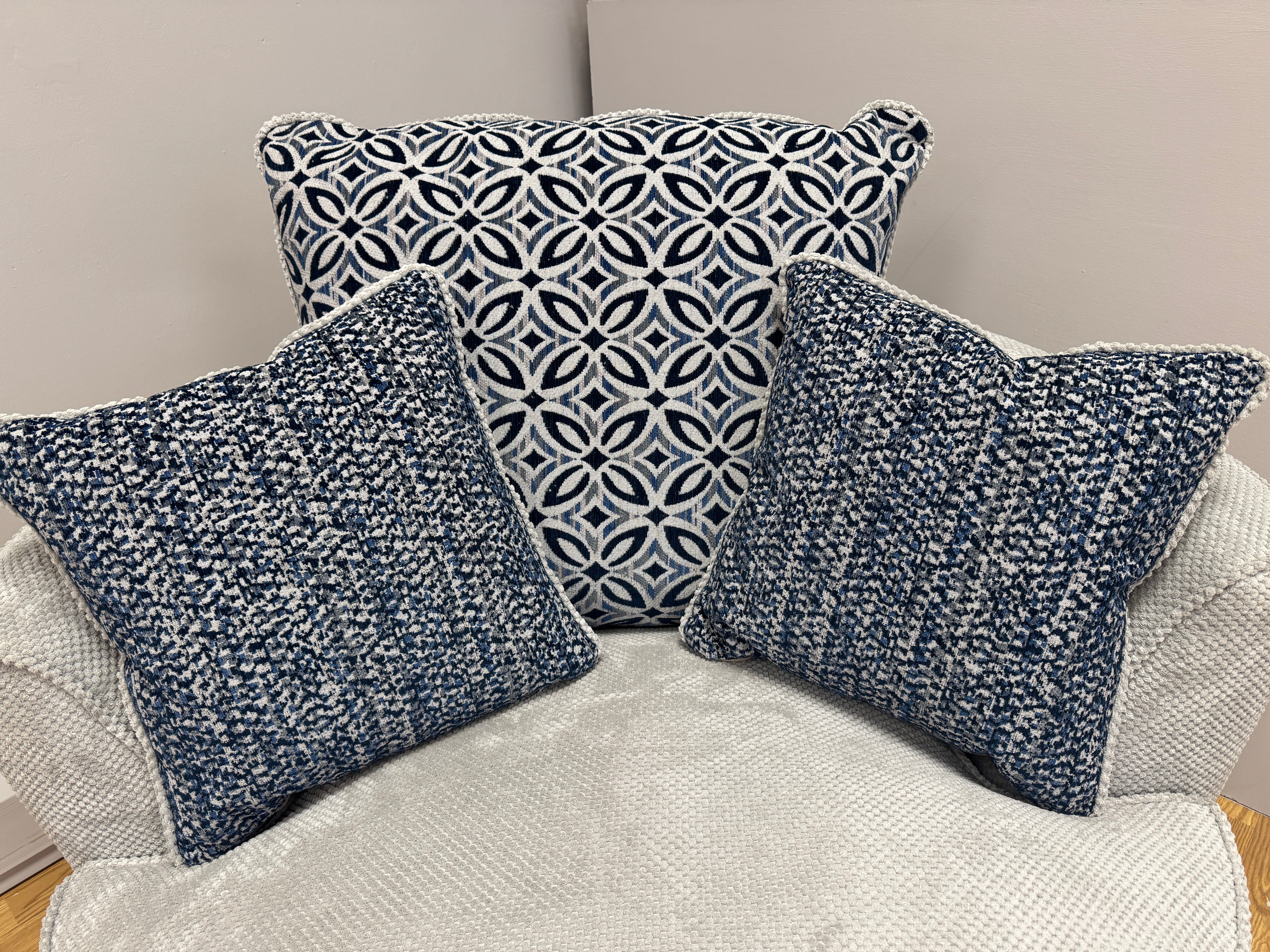 Bloom round loveseat with swivel base in Aero Silver bubble fabric