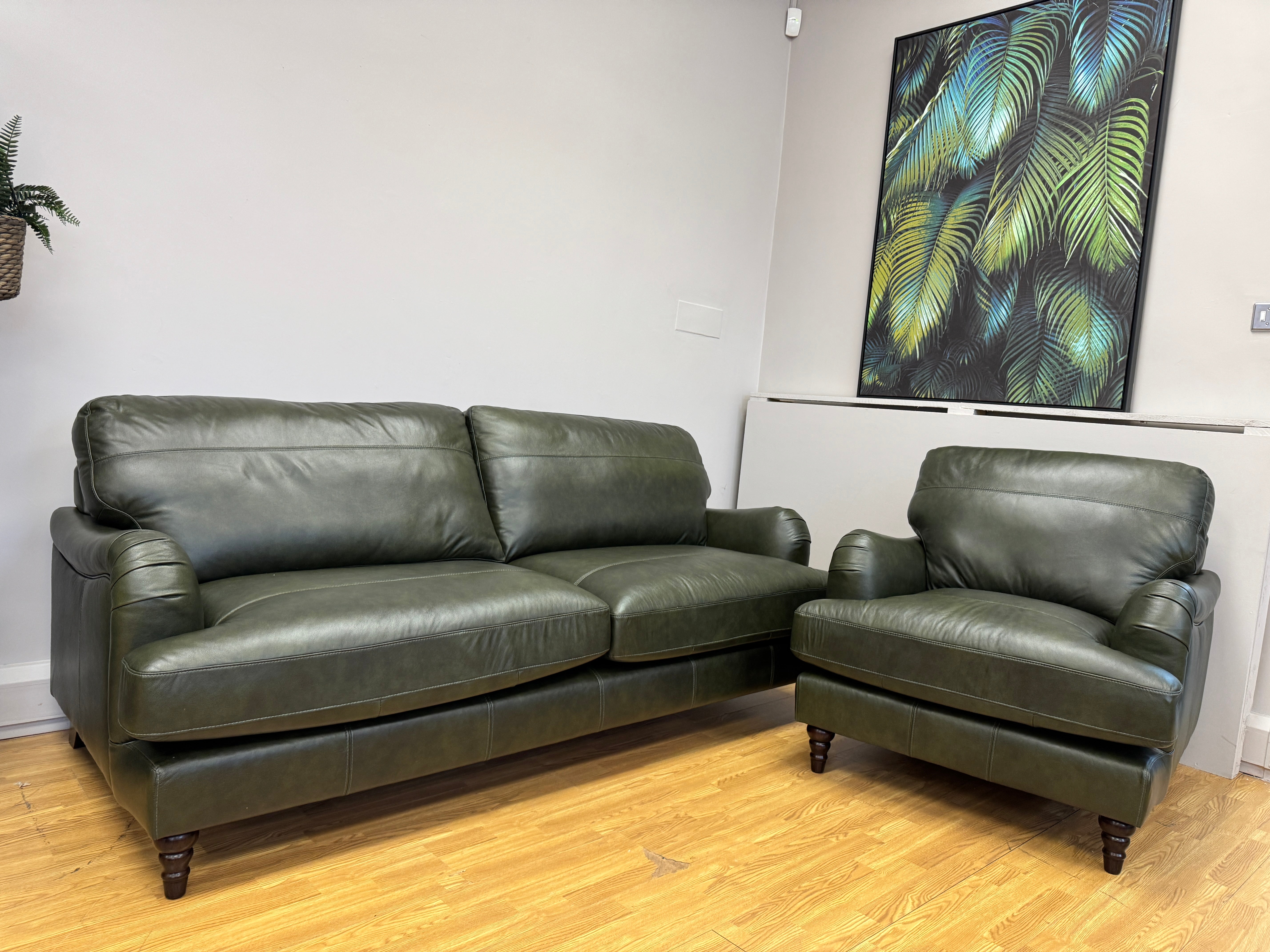 Ballina loveseat in Turino Green leather
