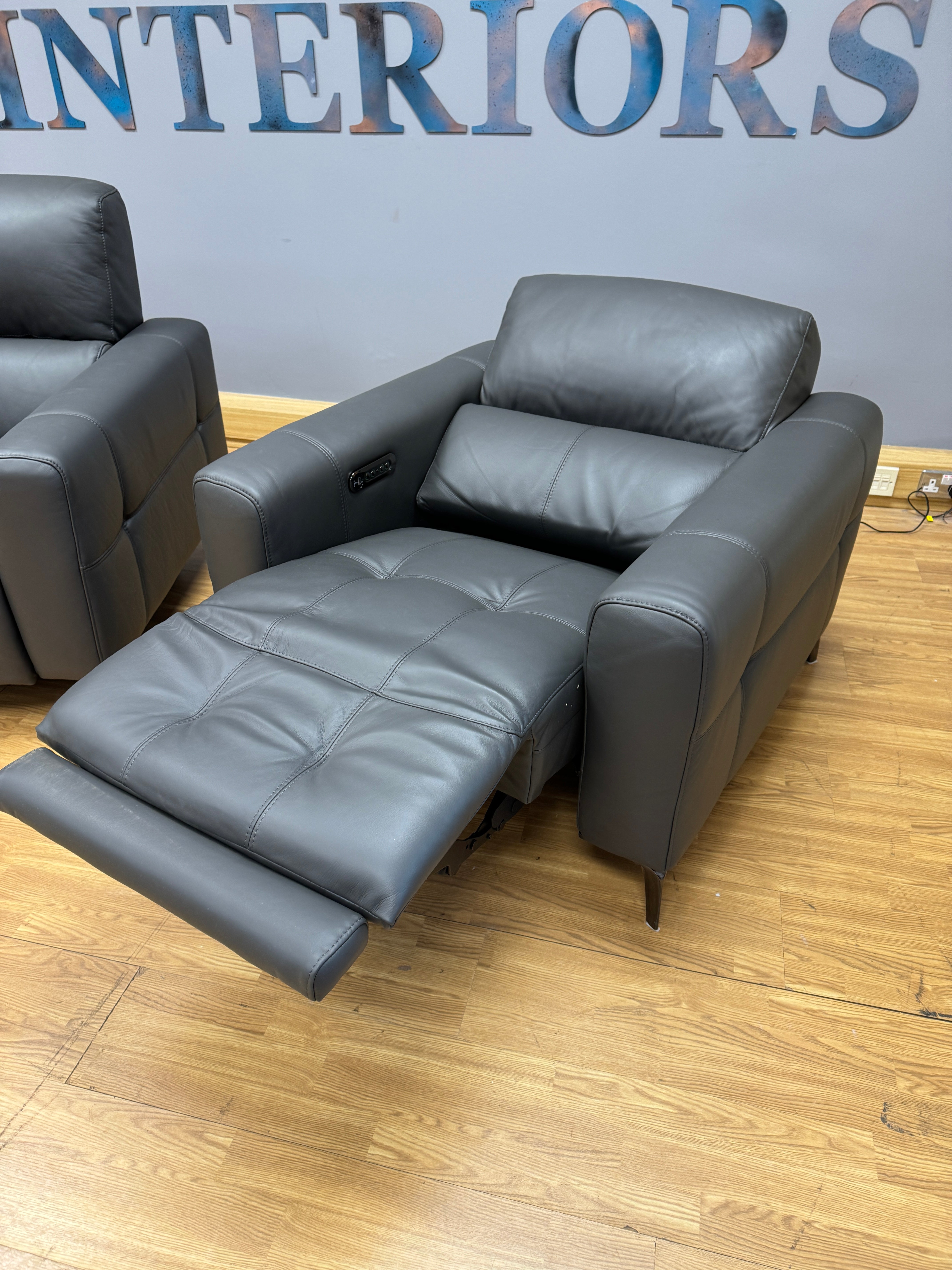 New York 2 seater electric reclining sofa & pair of matching reclining armchairs RRP £4885