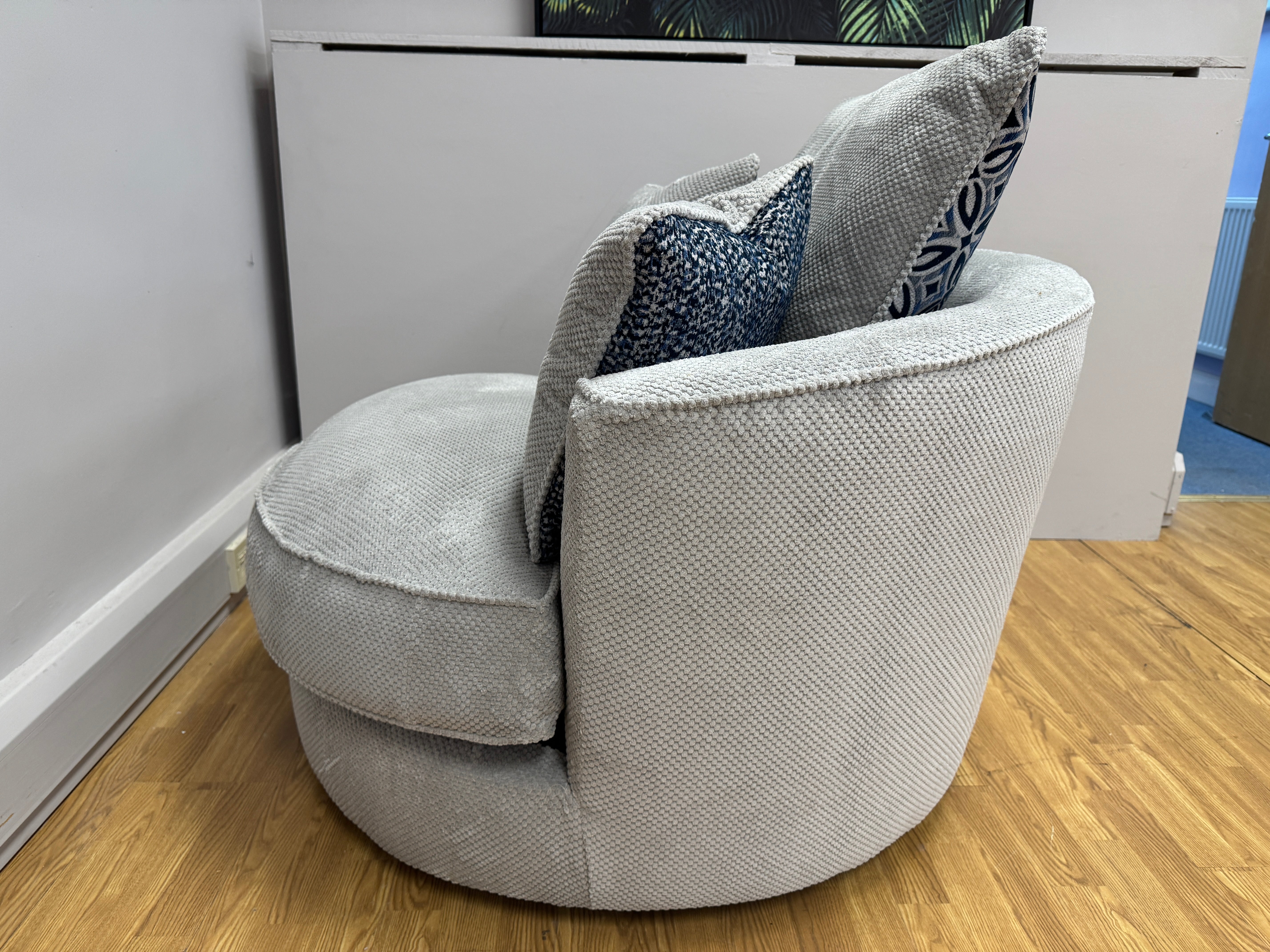 Bloom round loveseat with swivel base in Aero Silver bubble fabric