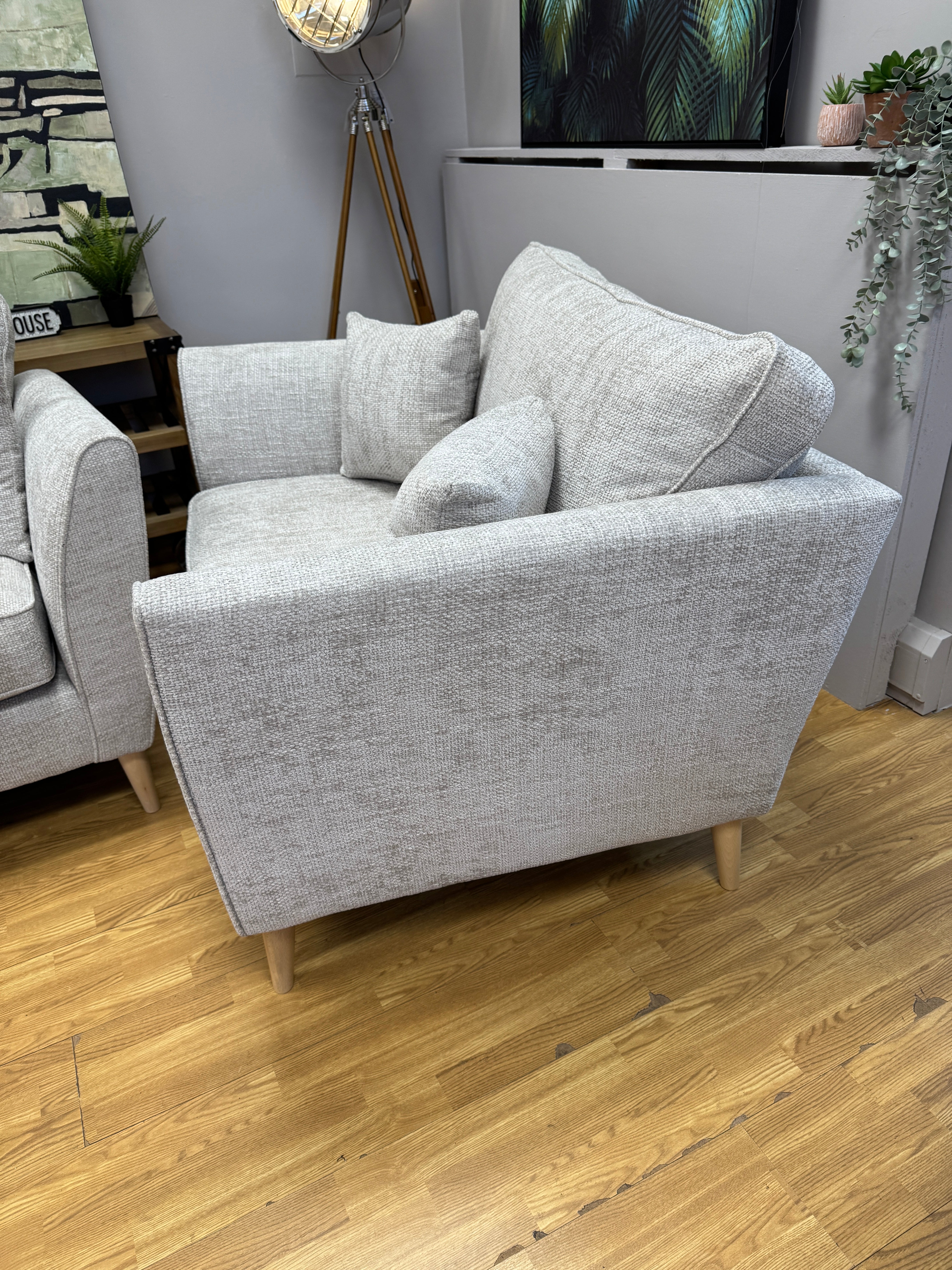 Canterbury loveseat in Tabby Humice grey chenille weave