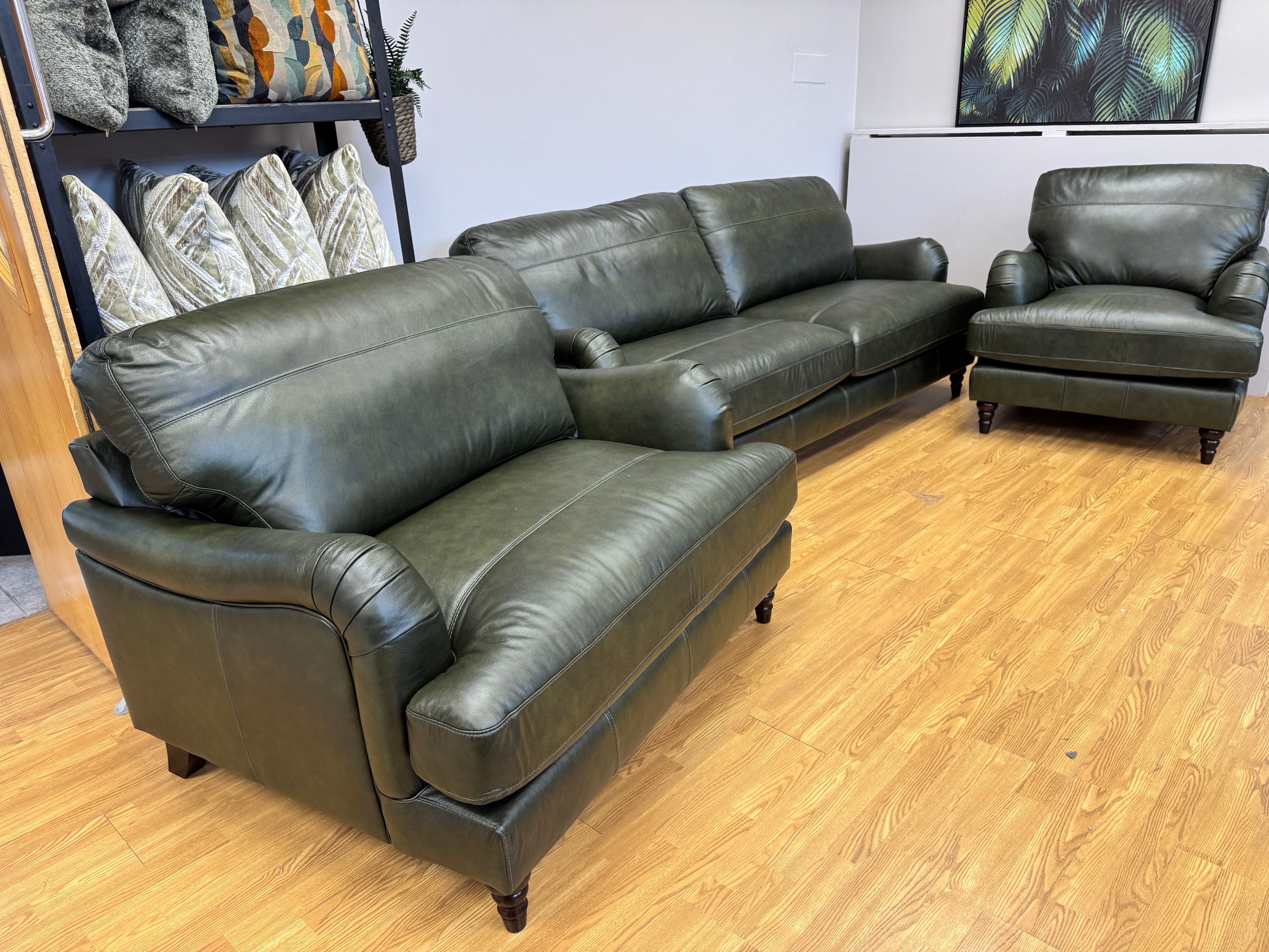 Ballina loveseat in Turino Green leather
