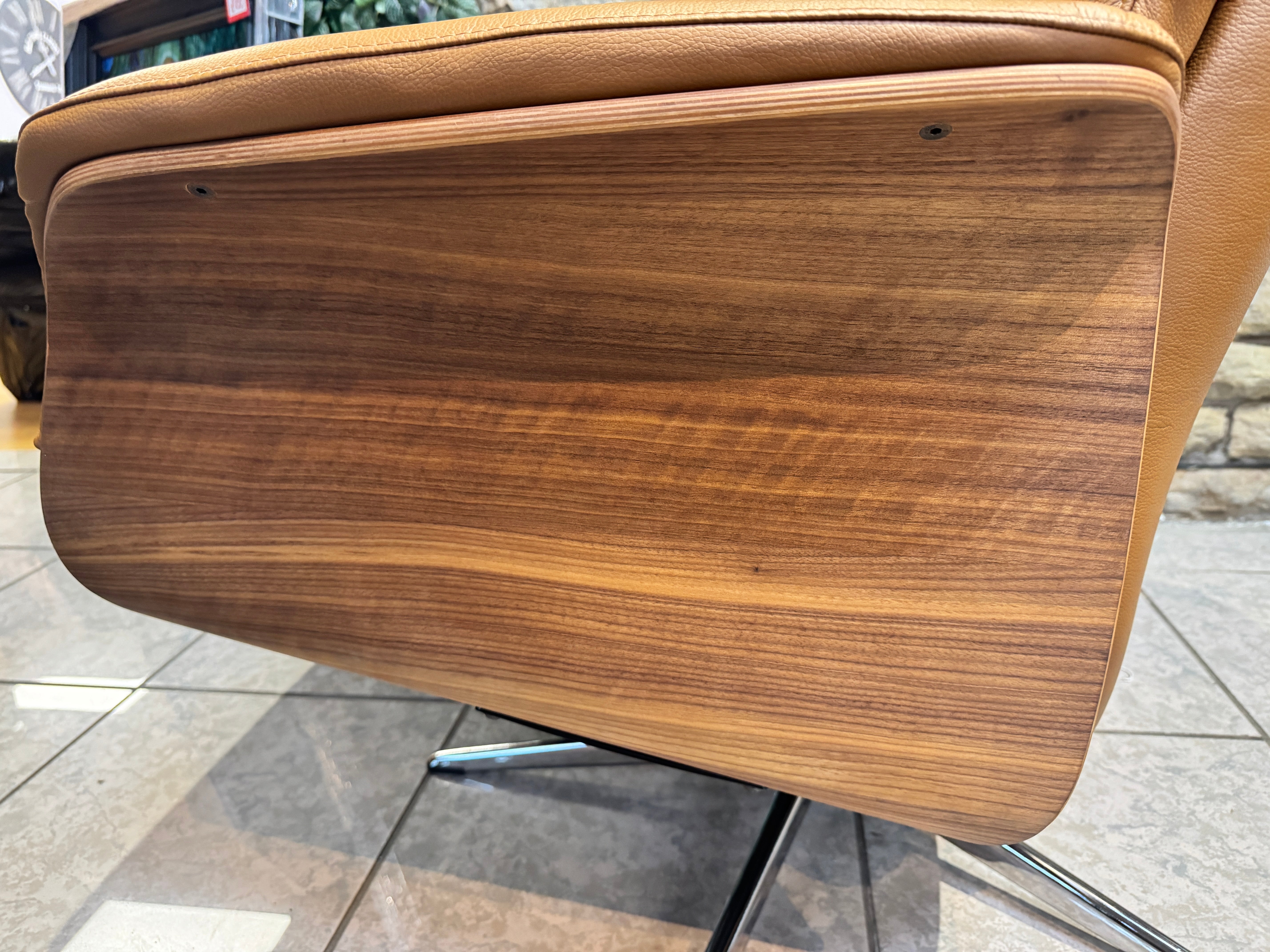 Skara manual reclining swivel chair & footstool in Texas Tan leather