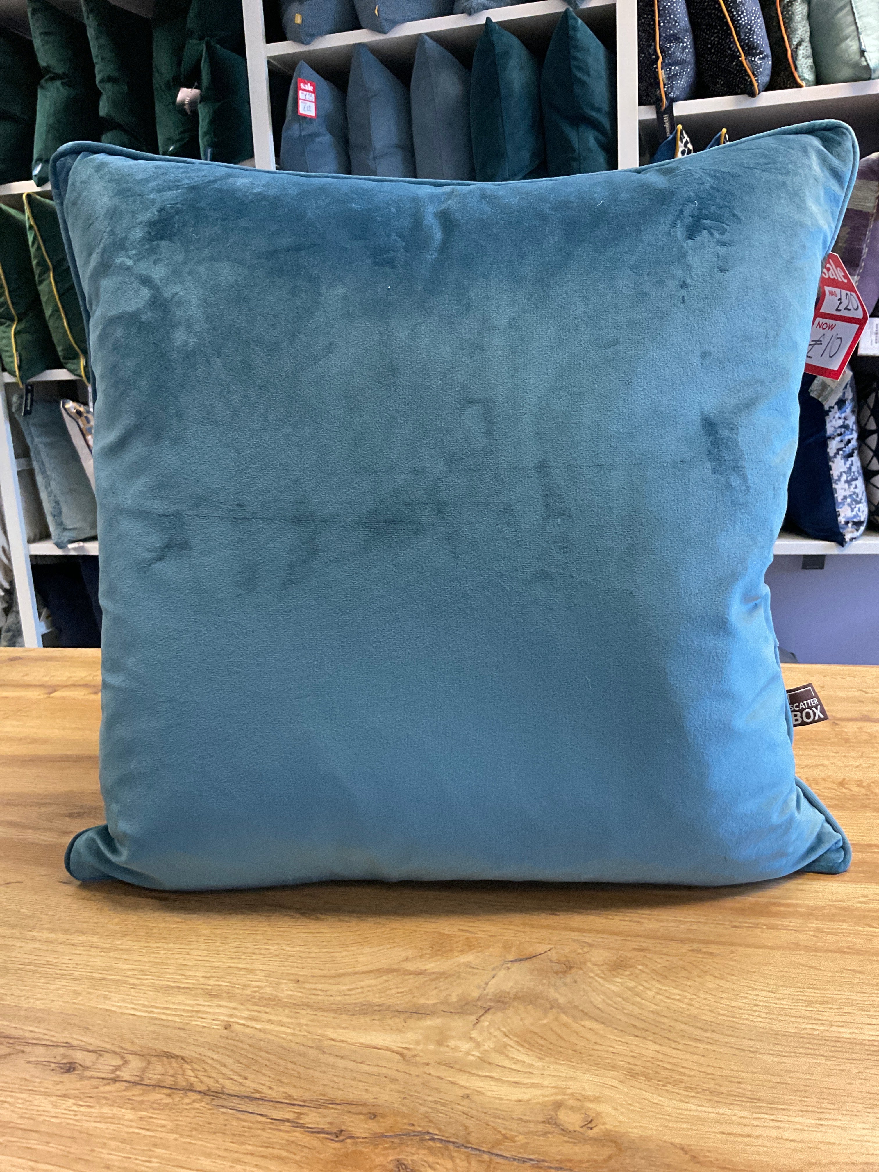 Bellini 45 x 45cm cushion in Teal plain velvet