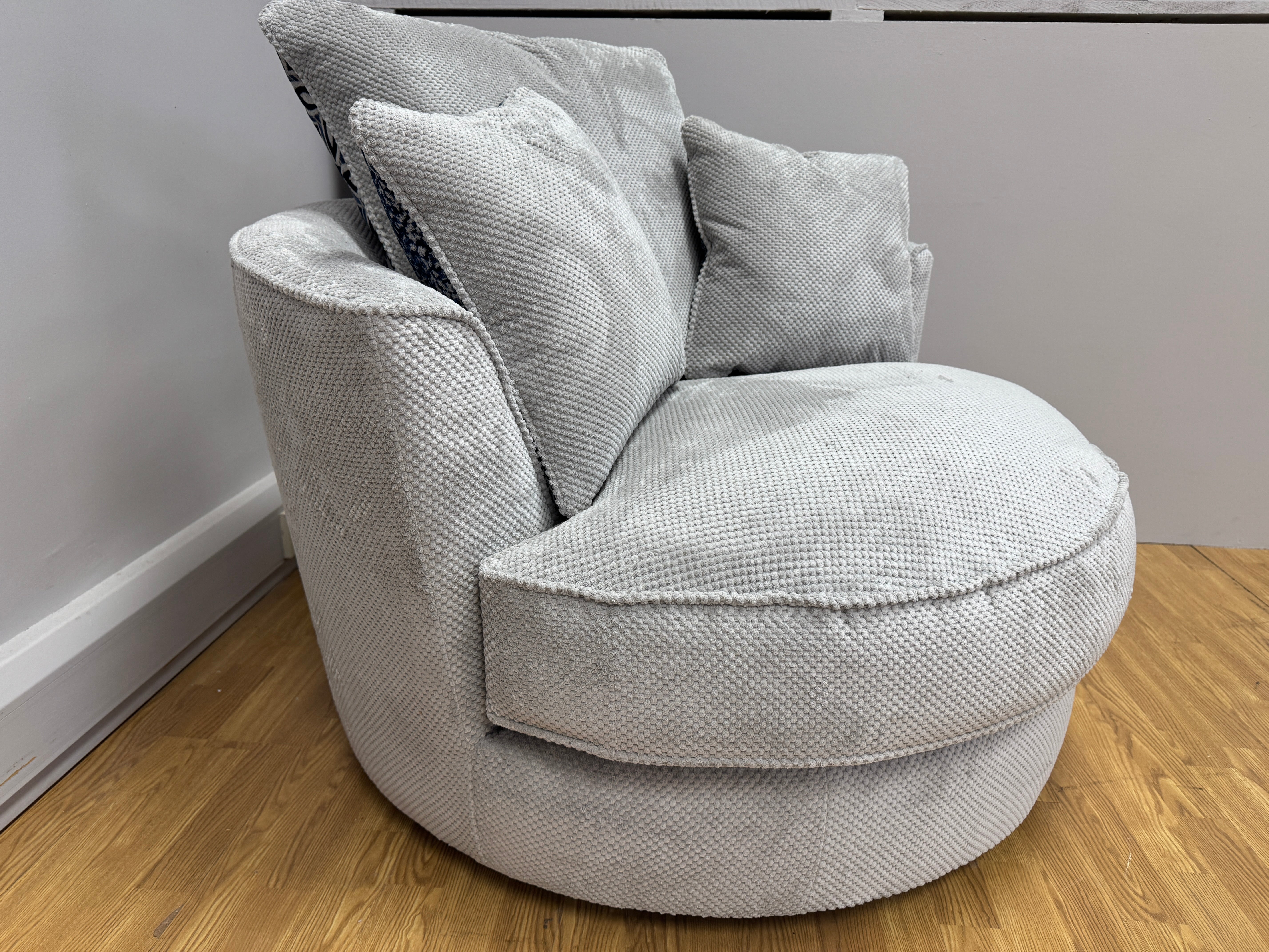 Bloom round loveseat with swivel base in Aero Silver bubble fabric