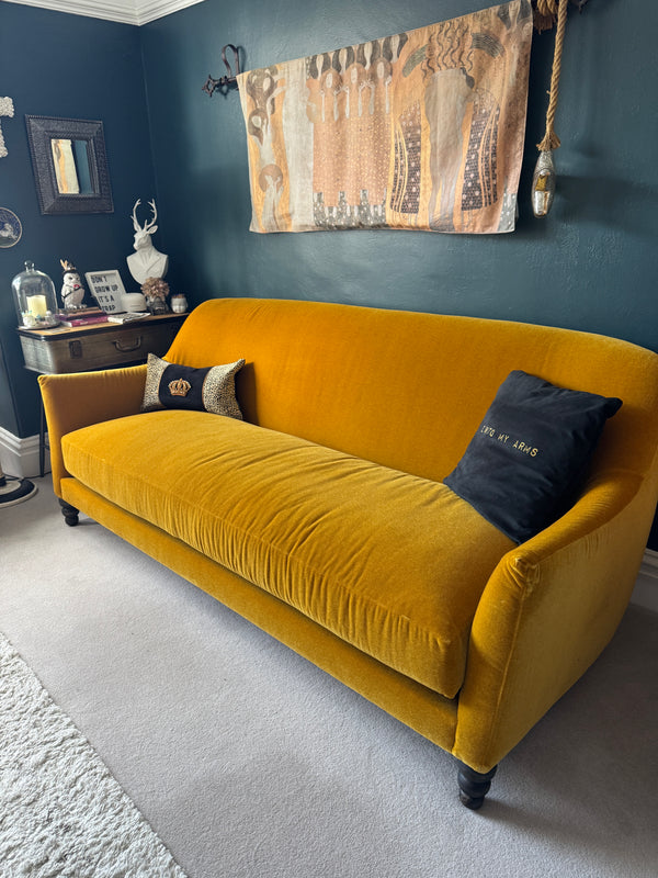 Customer Jayne with their sofa