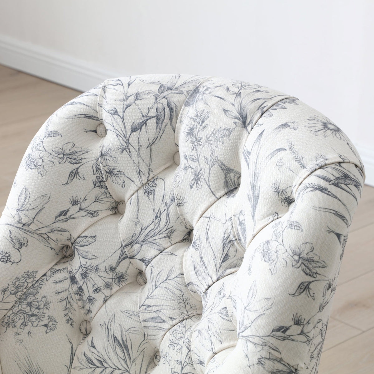 Bianca button back accent chair