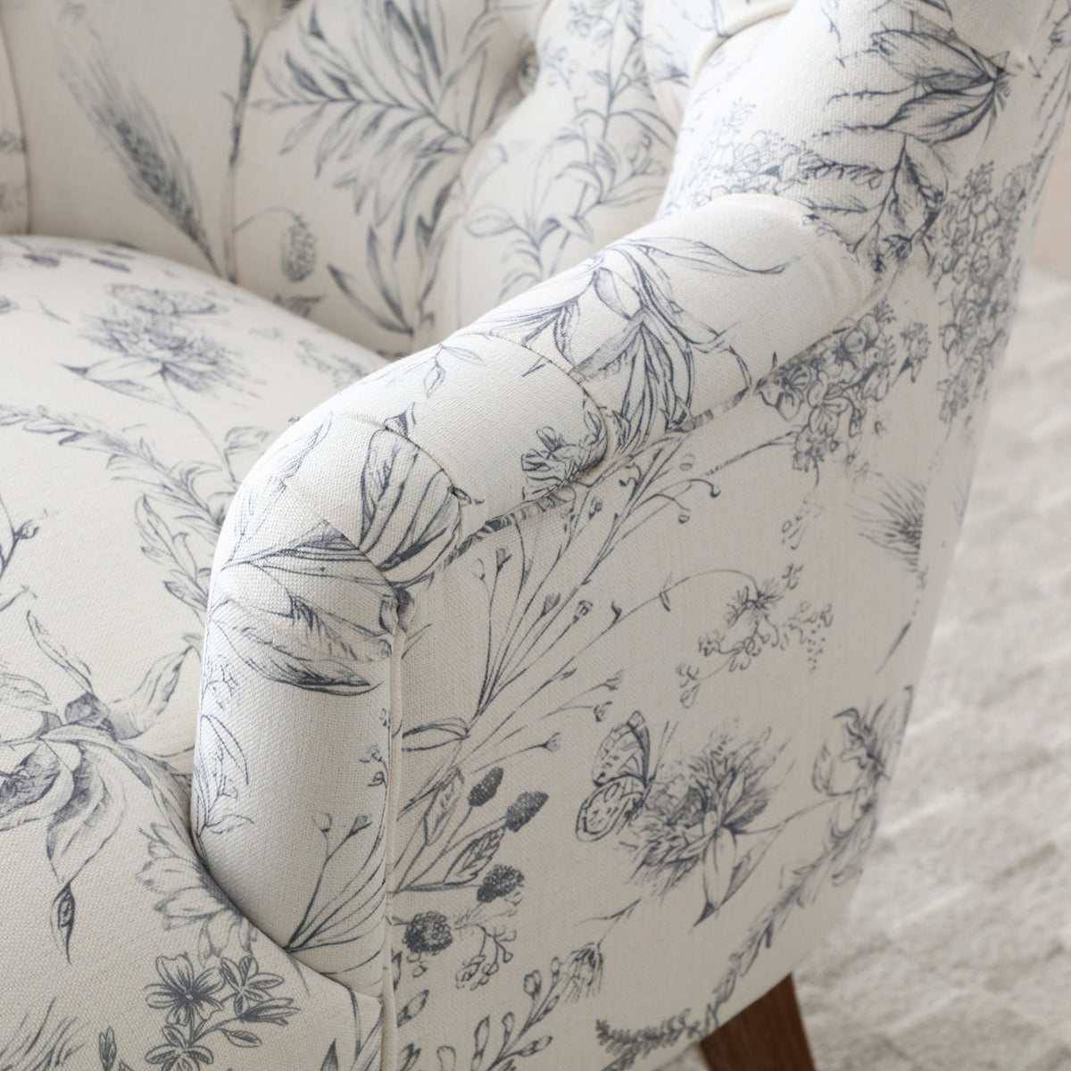Bianca button back accent chair