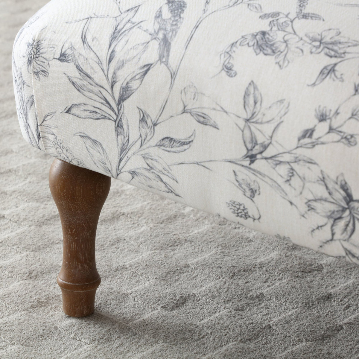 Bianca button back accent chair